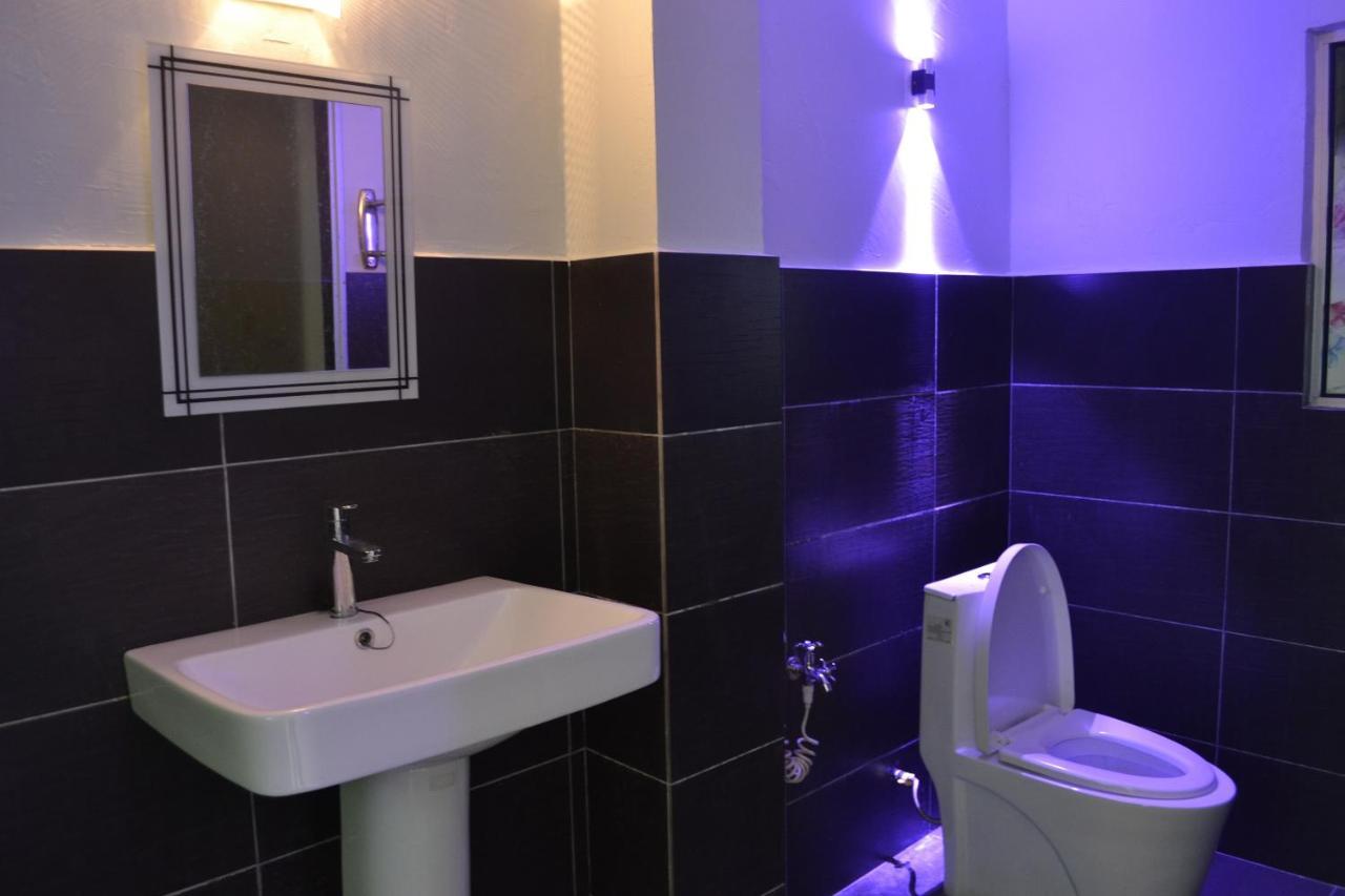 Pine Hotel Batu Gajah Exteriér fotografie