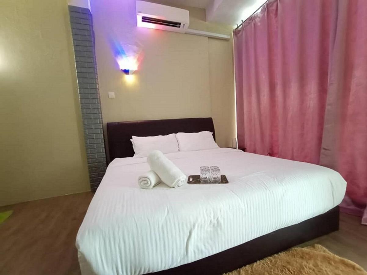 Pine Hotel Batu Gajah Exteriér fotografie
