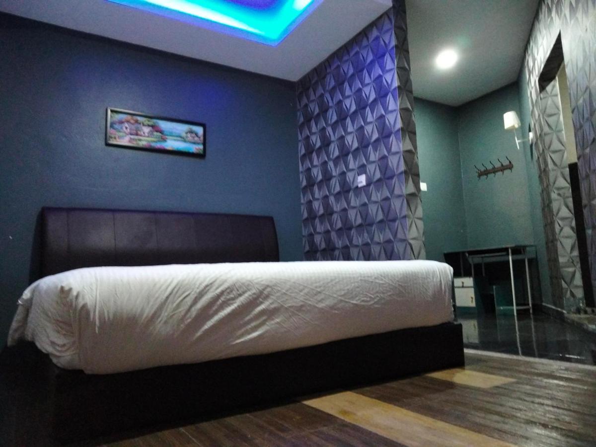 Pine Hotel Batu Gajah Exteriér fotografie