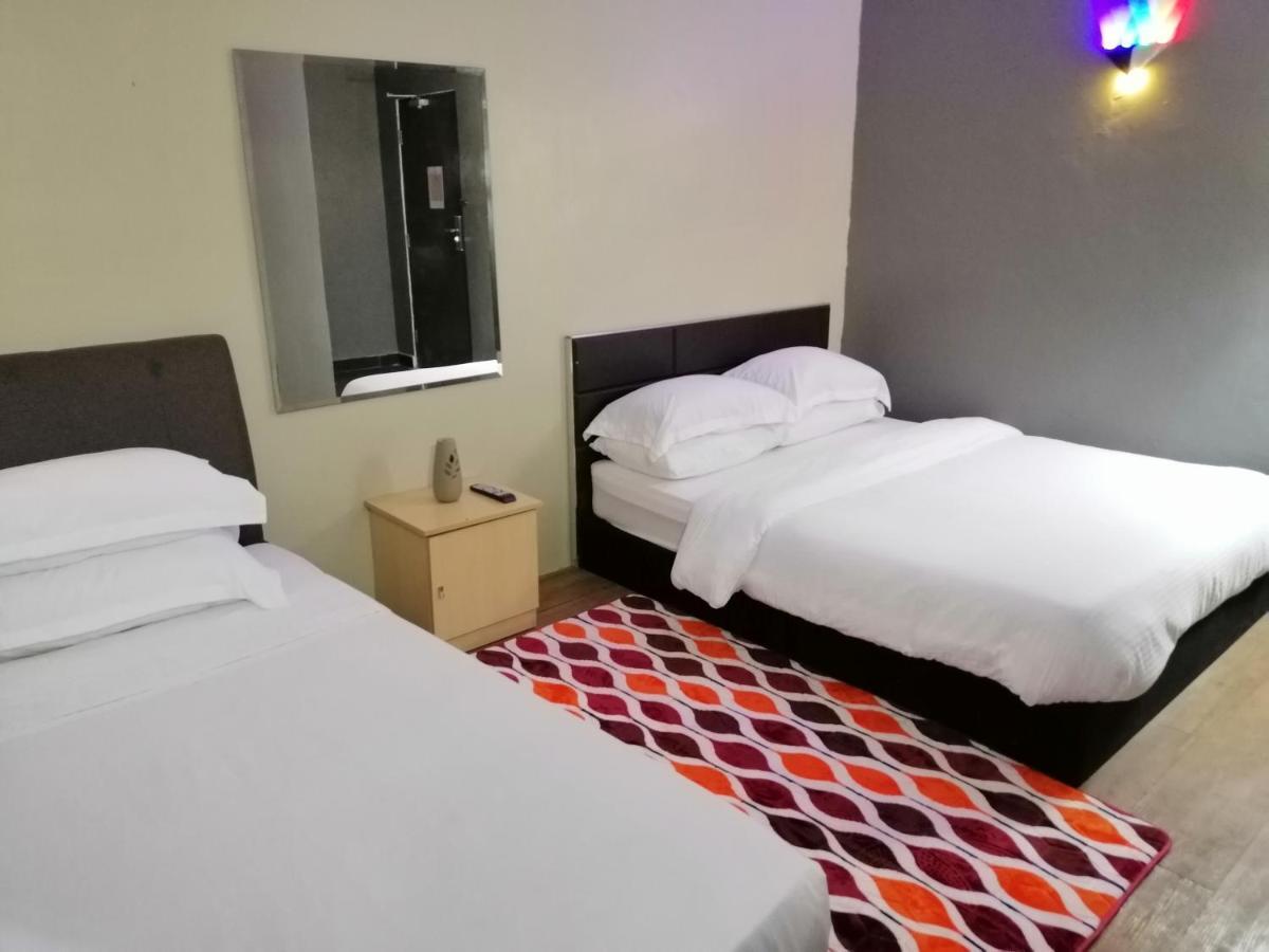 Pine Hotel Batu Gajah Exteriér fotografie