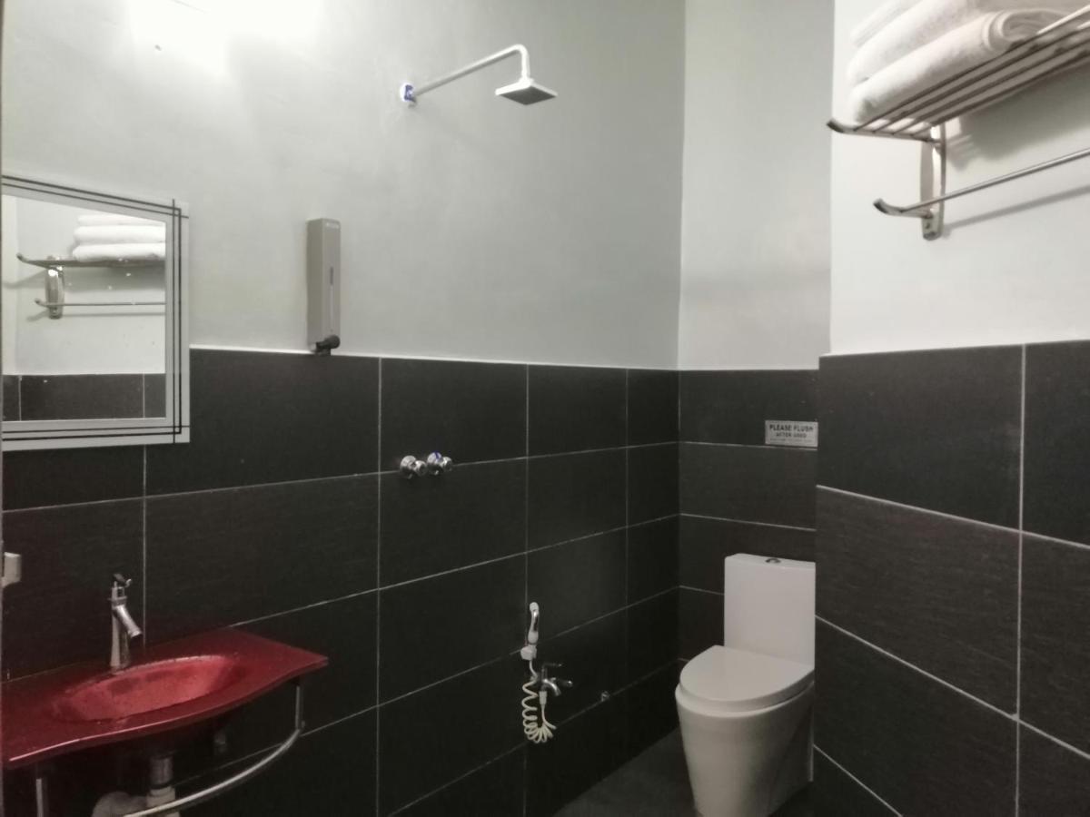 Pine Hotel Batu Gajah Exteriér fotografie