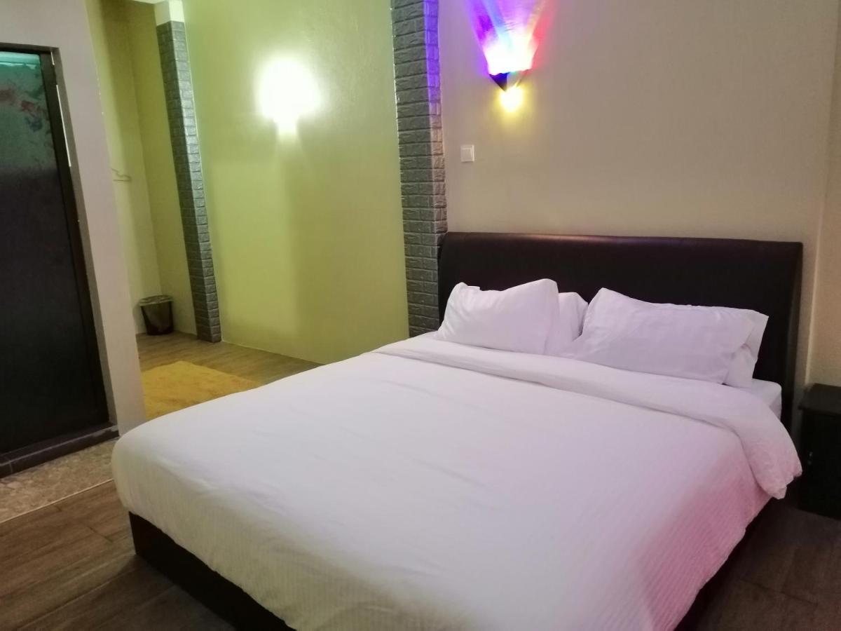 Pine Hotel Batu Gajah Exteriér fotografie